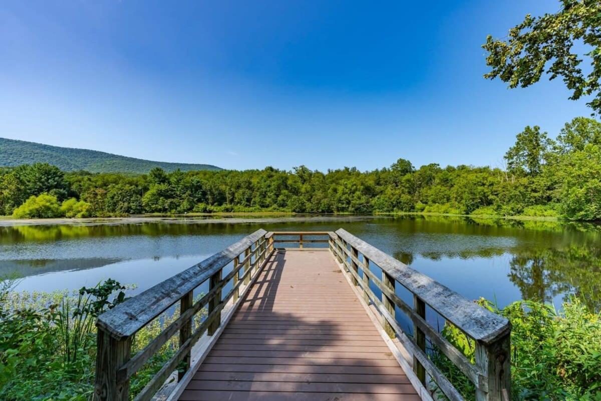 Modern Decor, Hot Tub, Fire Pit & River Access! Luray Luaran gambar