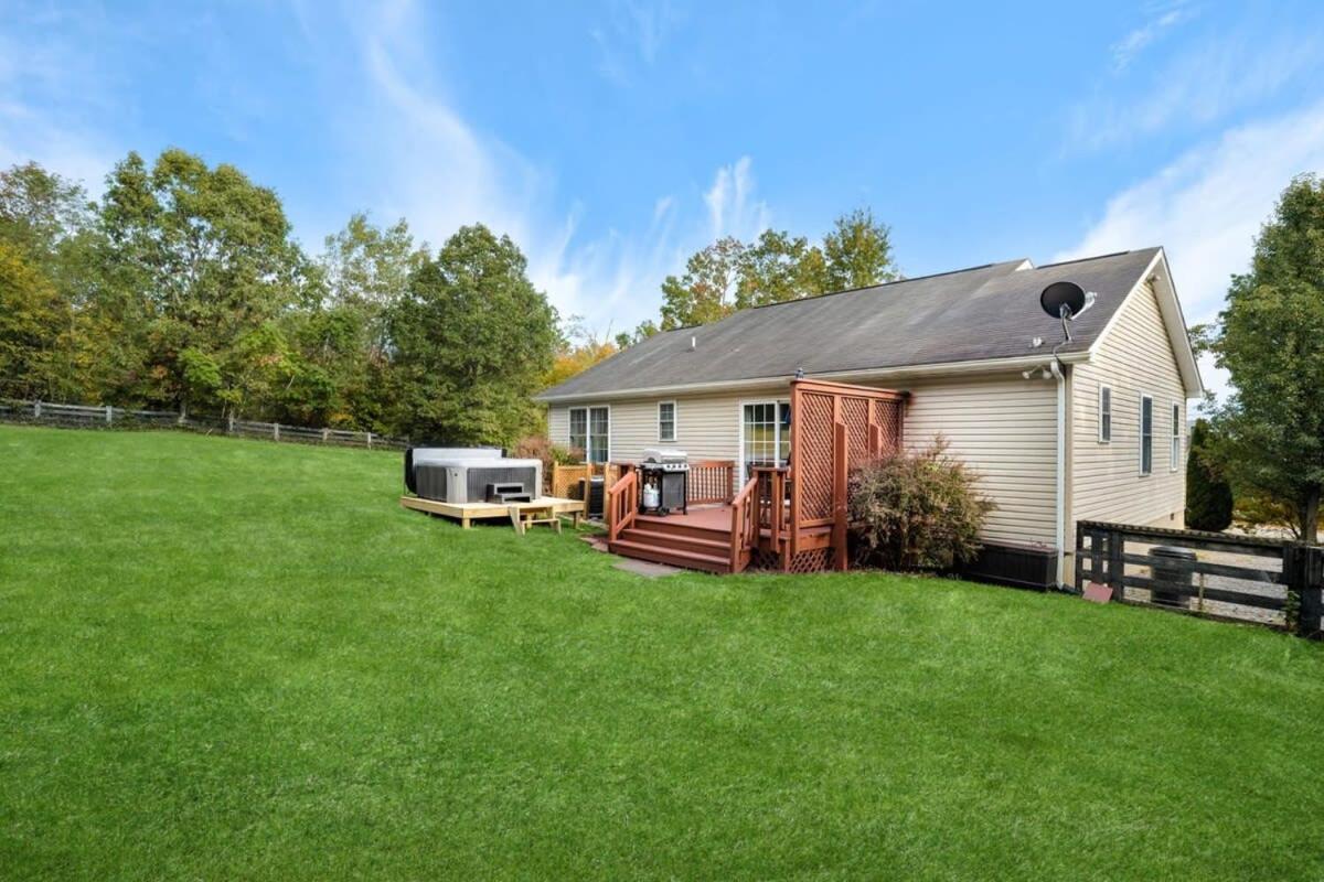 Modern Decor, Hot Tub, Fire Pit & River Access! Luray Luaran gambar